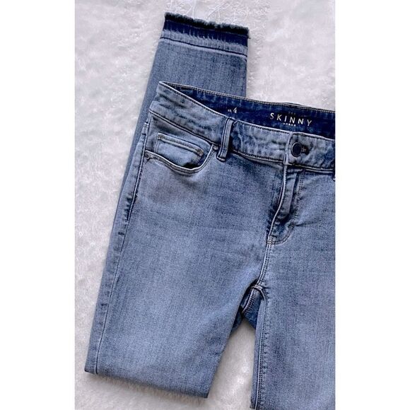 White House Black Market WHBM Released-Hem Skinny
Ankle Jeans, Size 4 - Picture 6 of 16
